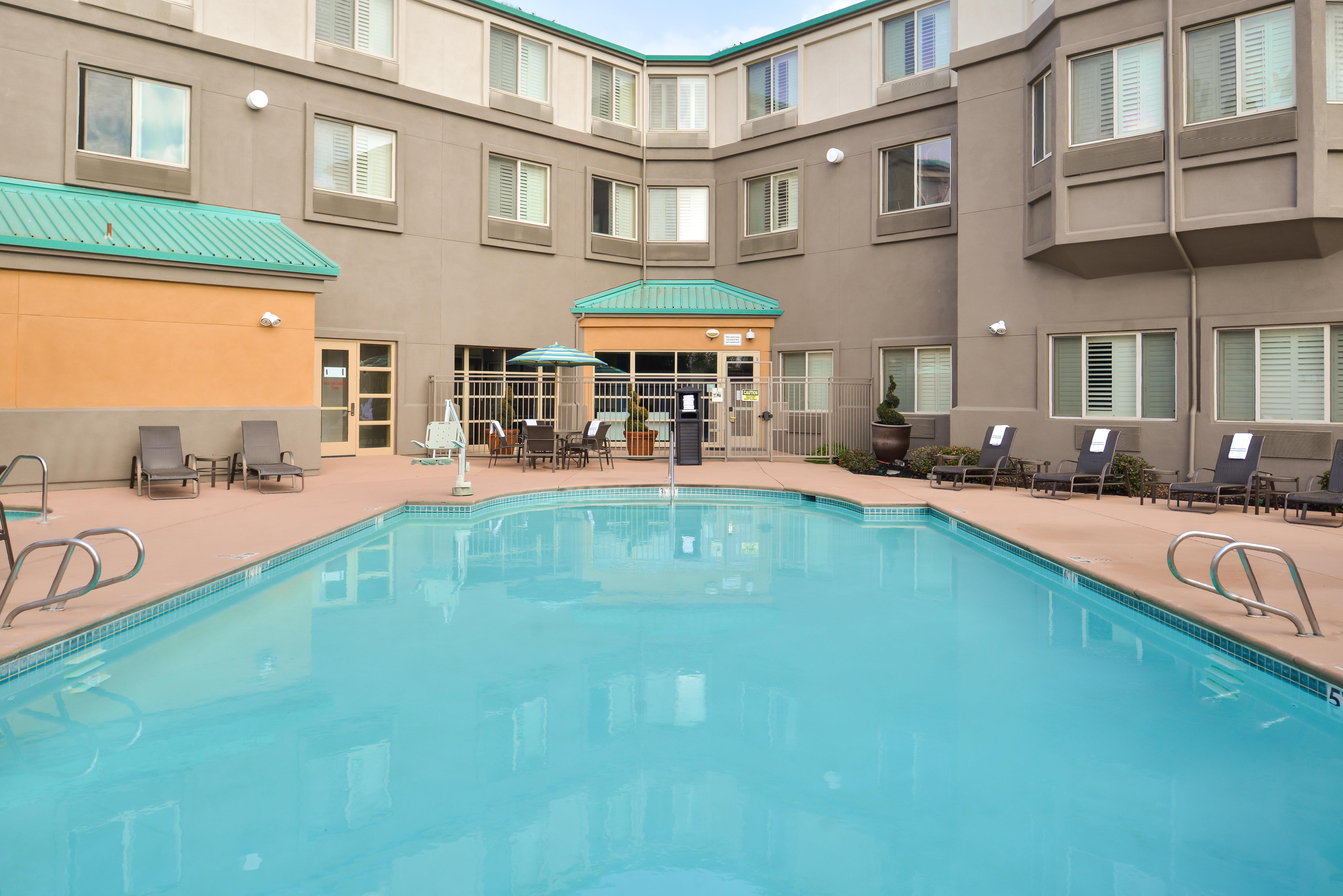 Holiday Inn Express & Suites Elk Grove Central - Hwy 99 By Ihg Exterior foto