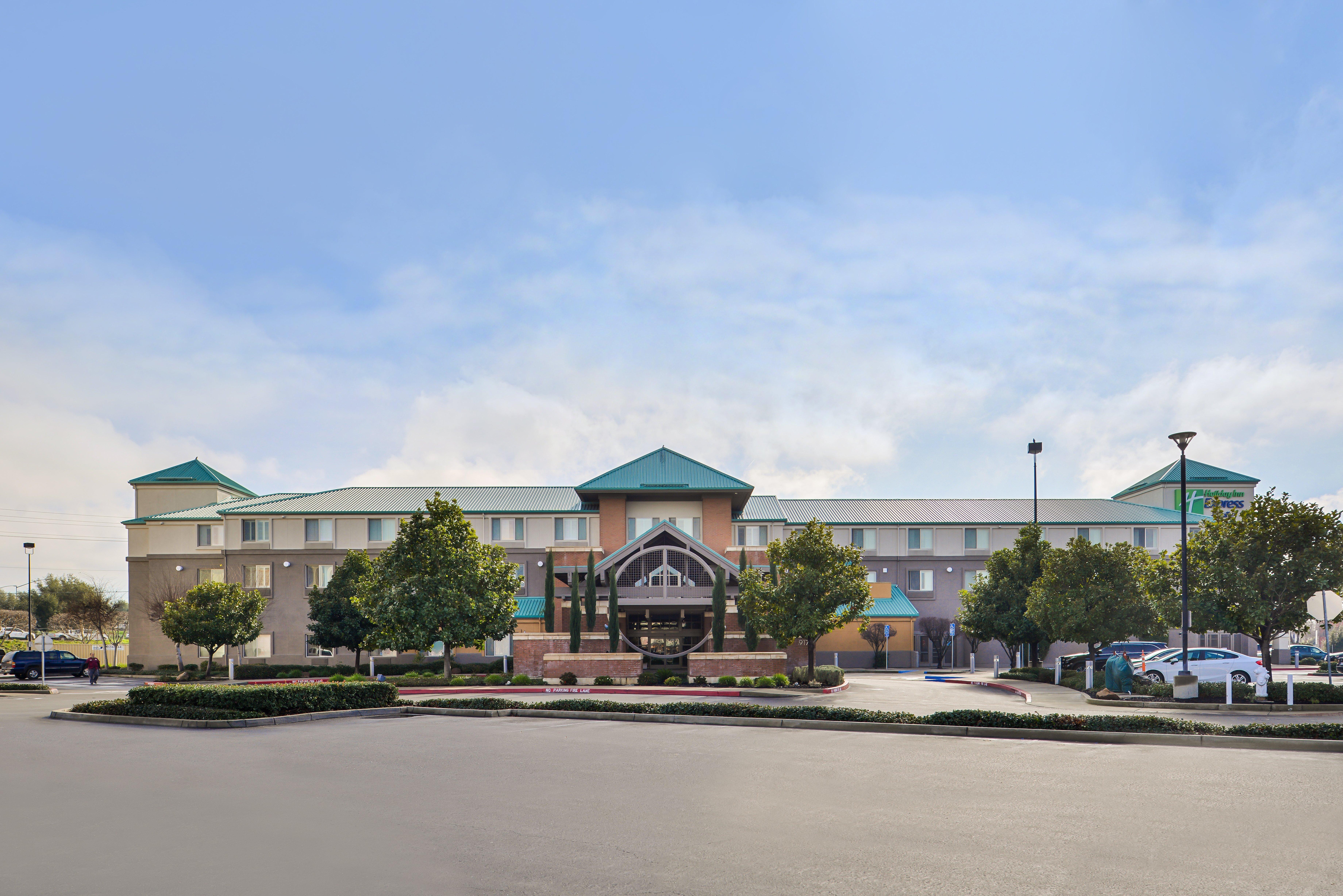 Holiday Inn Express & Suites Elk Grove Central - Hwy 99 By Ihg Exterior foto